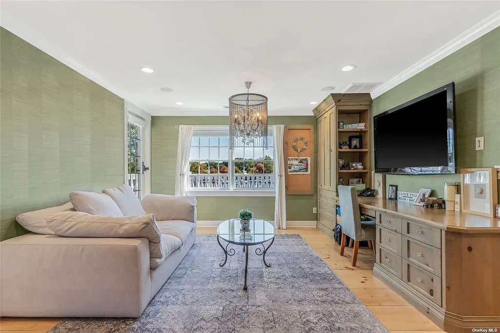 300 Maple Street Islip NY 11751