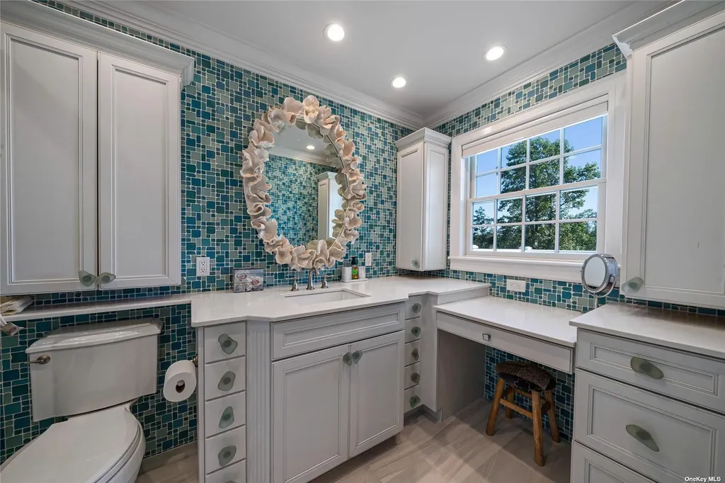 300 Maple Street Islip NY 11751
