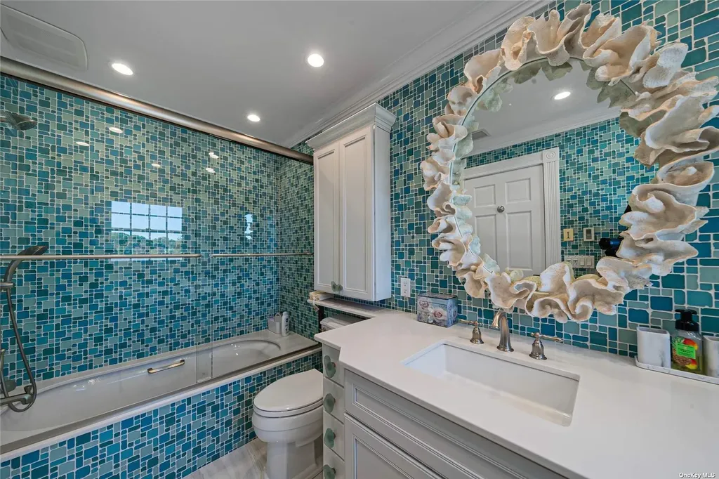 300 Maple Street Islip NY 11751