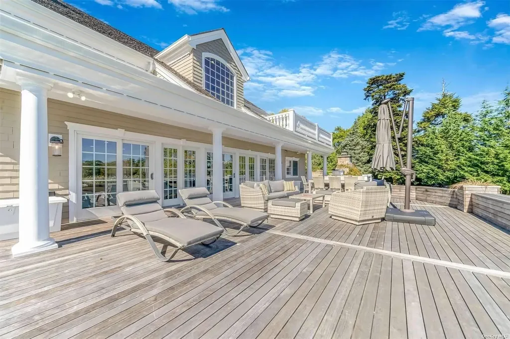 300 Maple Street Islip NY 11751