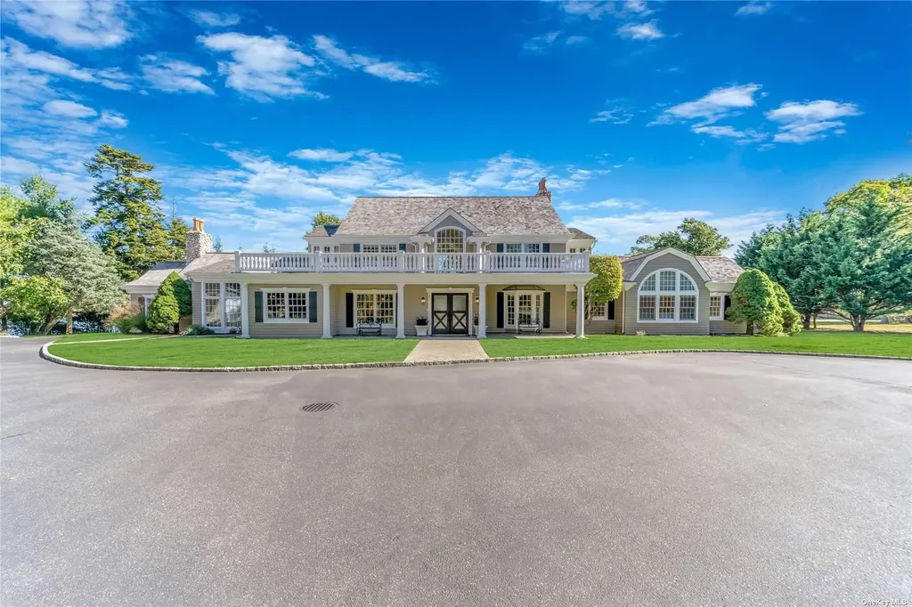 300 Maple Street Islip NY 11751