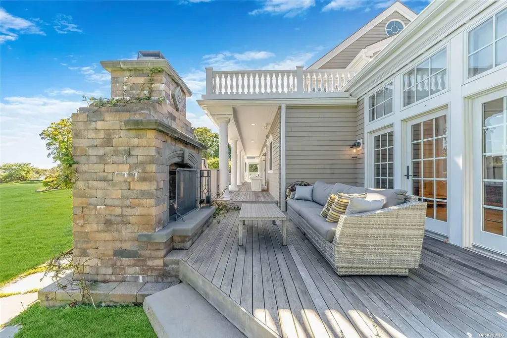 300 Maple Street Islip NY 11751