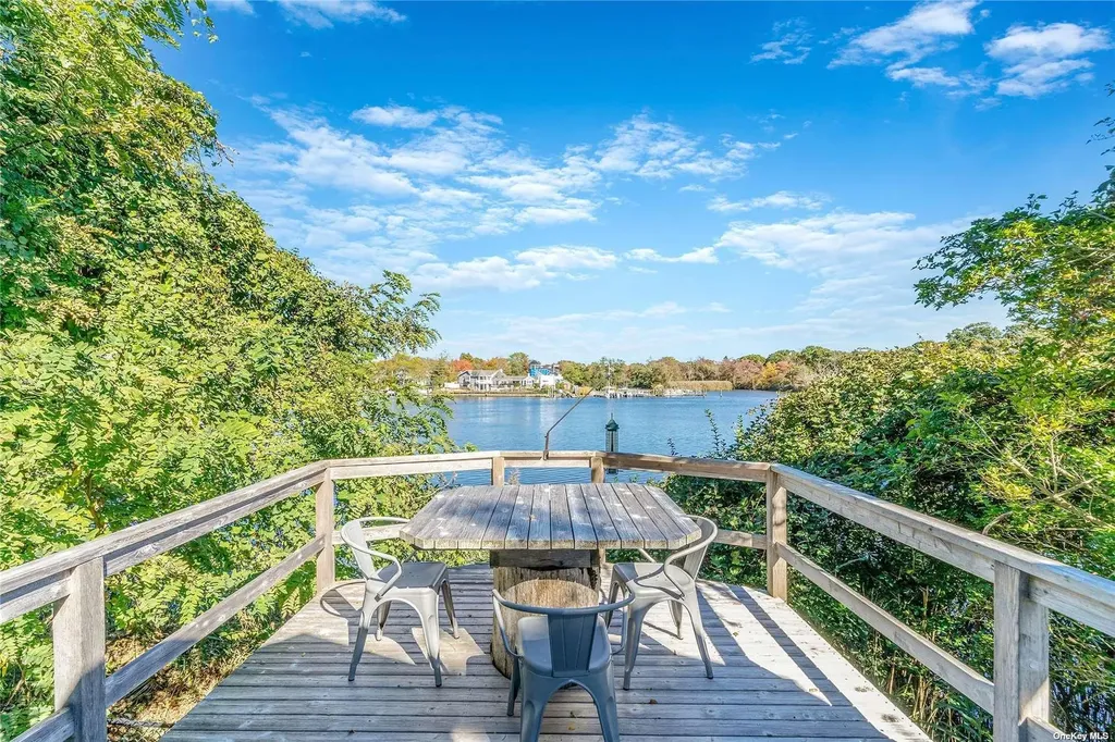 300 Maple Street Islip NY 11751