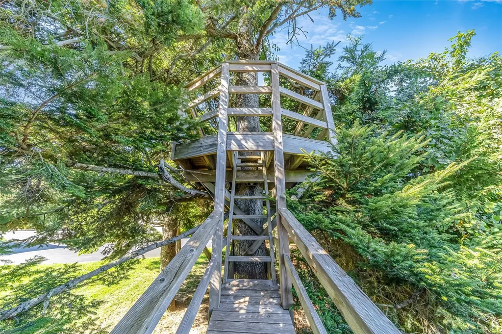 300 Maple Street Islip NY 11751