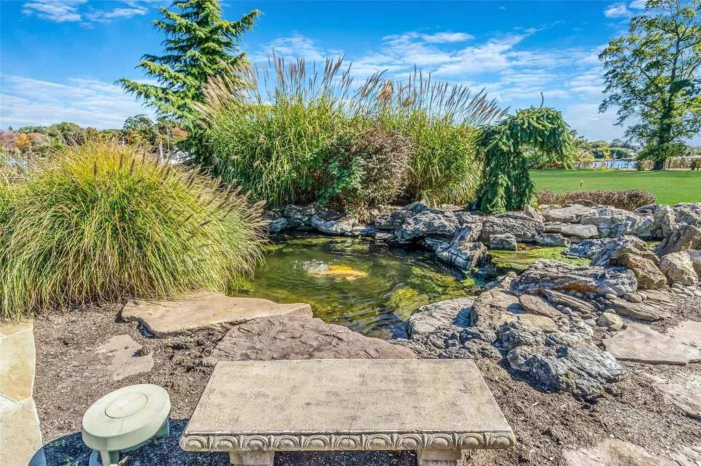 300 Maple Street Islip NY 11751
