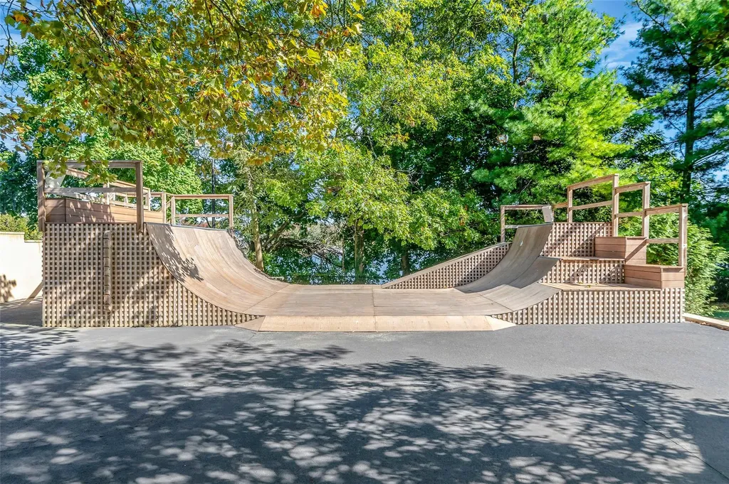 300 Maple Street Islip NY 11751