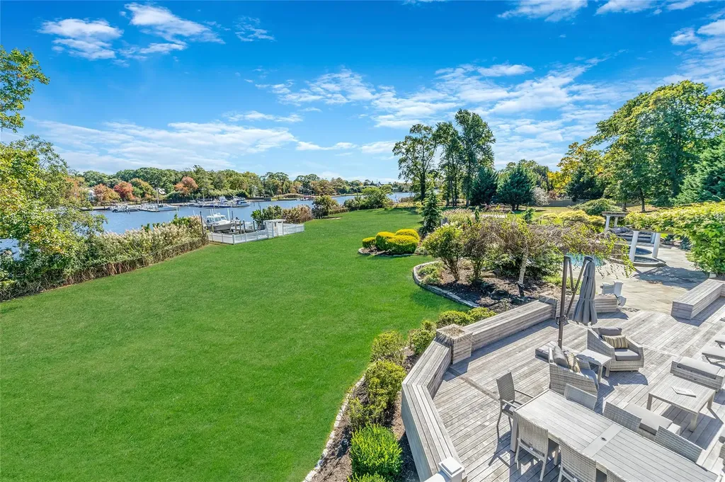 300 Maple Street Islip NY 11751
