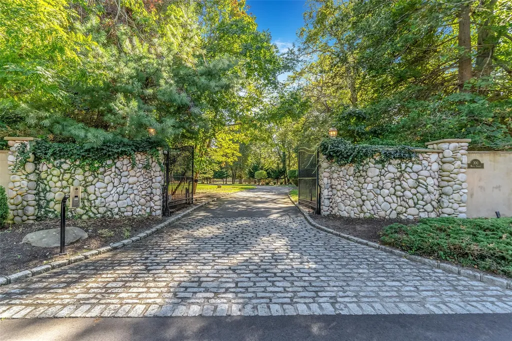 300 Maple Street Islip NY 11751
