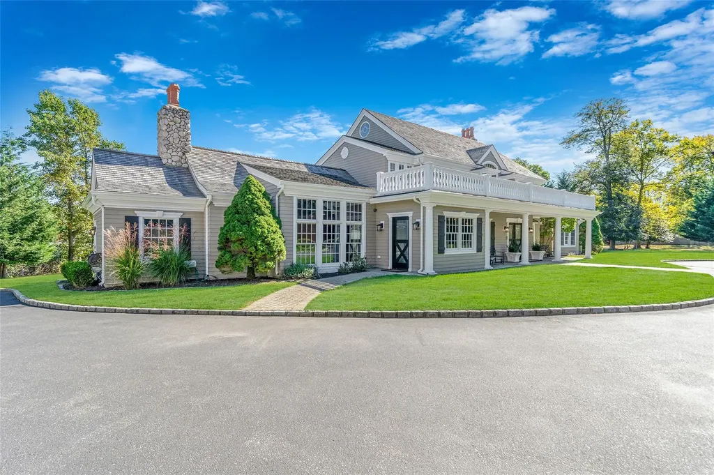 300 Maple Street Islip NY 11751
