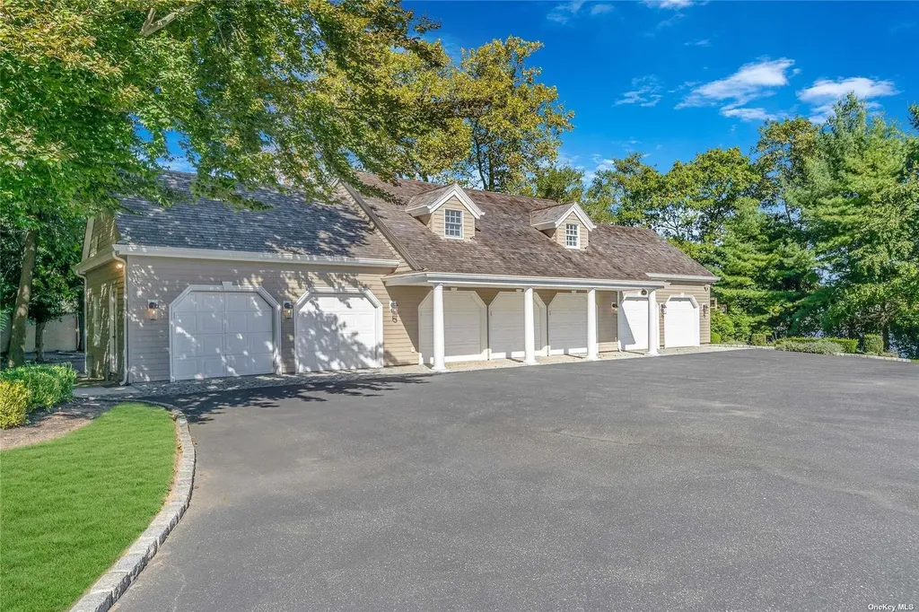 300 Maple Street Islip NY 11751