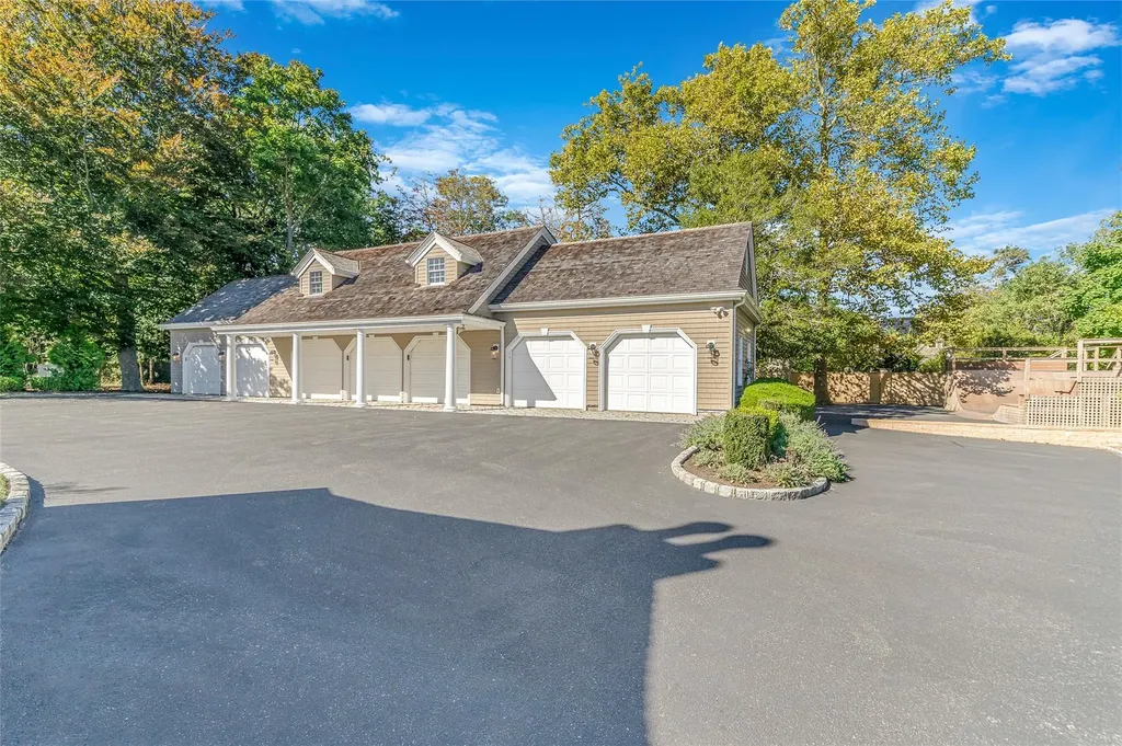 300 Maple Street Islip NY 11751