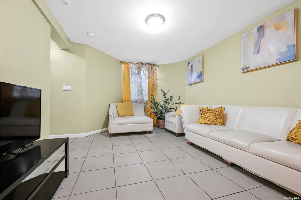 27 Albemarle Avenue Hempstead NY 11550