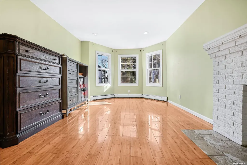27 Albemarle Avenue Hempstead NY 11550