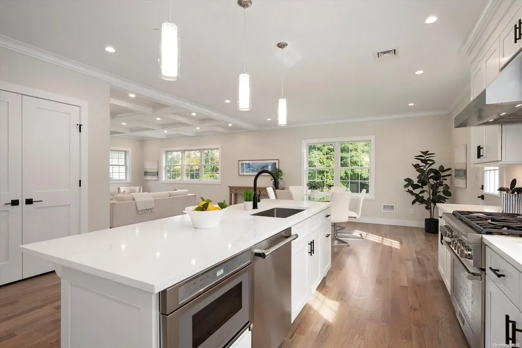 2203 Hillside Avenue Bellmore NY 11710