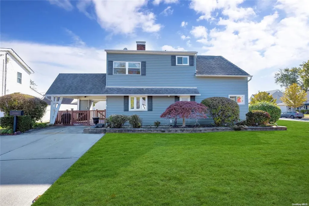 72 Horn Lane Levittown NY 11756