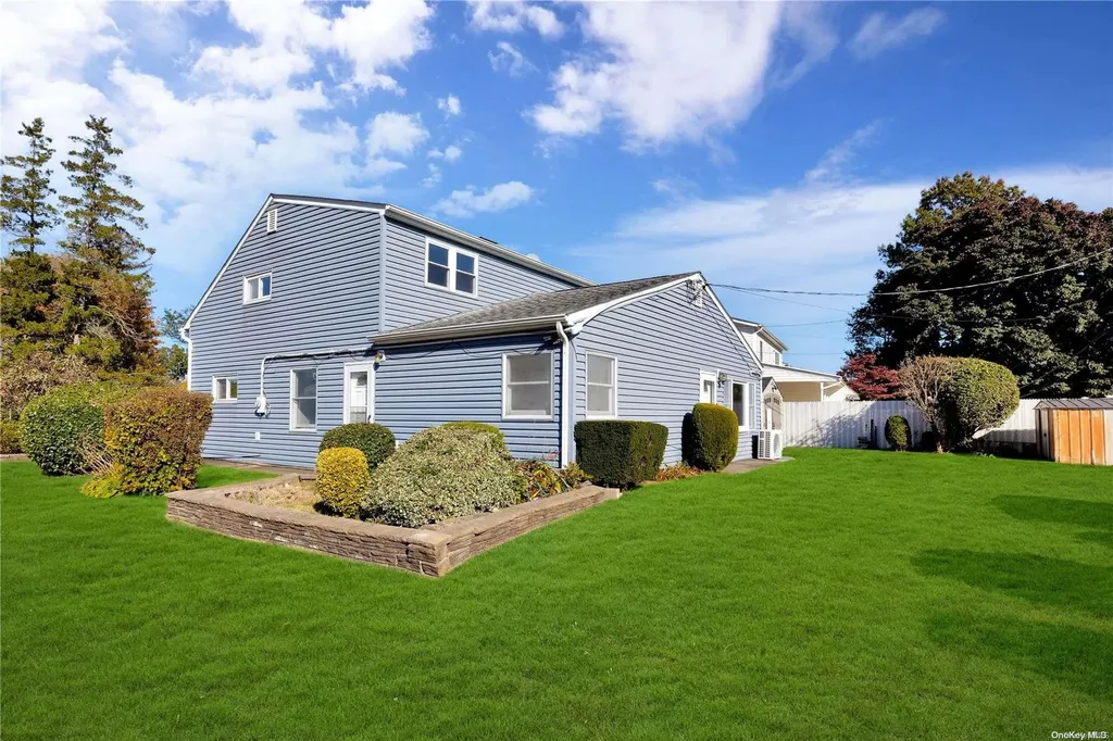 72 Horn Lane Levittown NY 11756