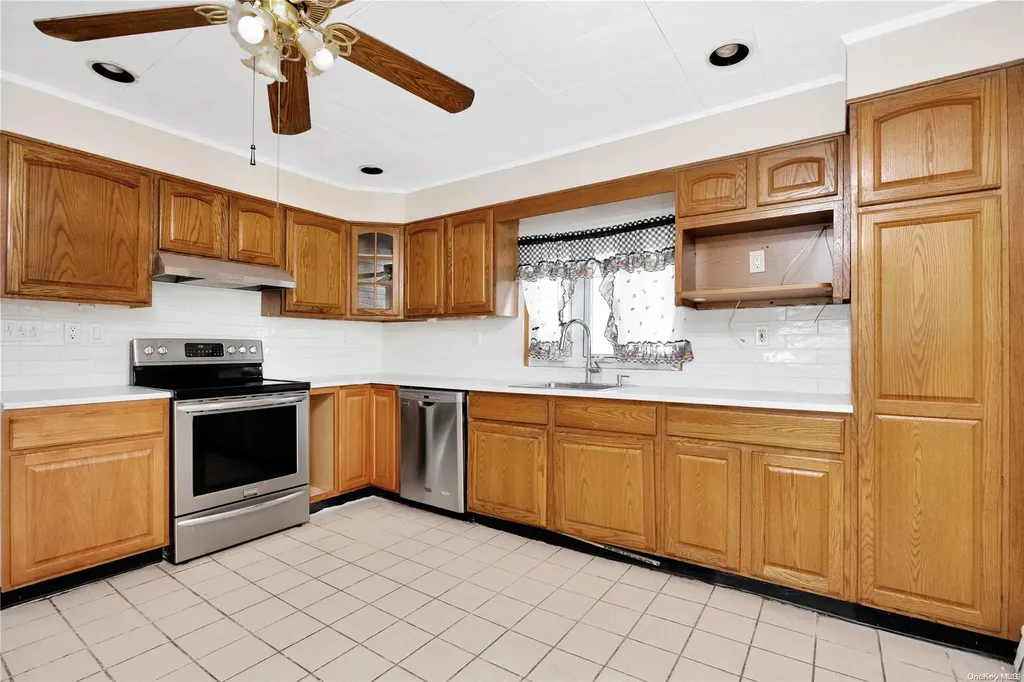 72 Horn Lane Levittown NY 11756