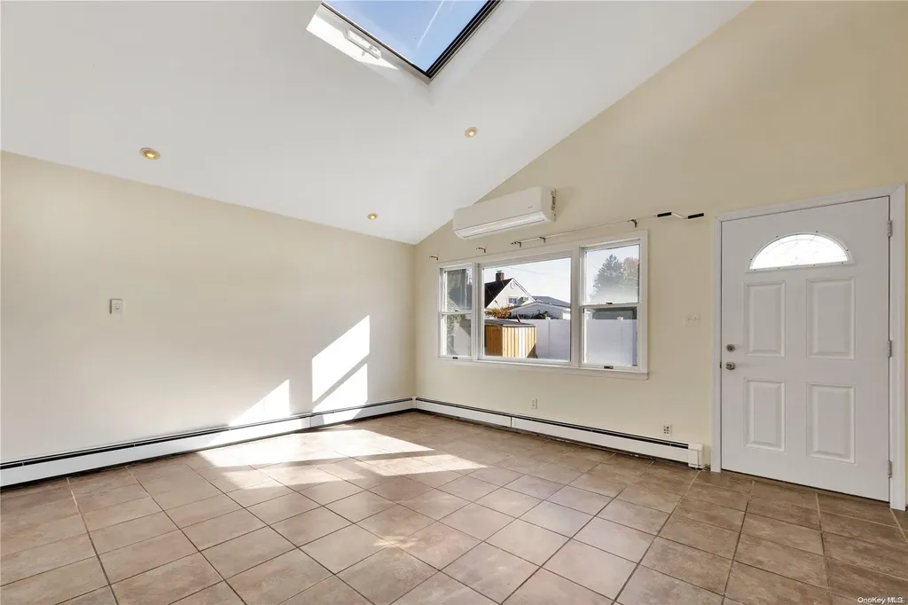 72 Horn Lane Levittown NY 11756