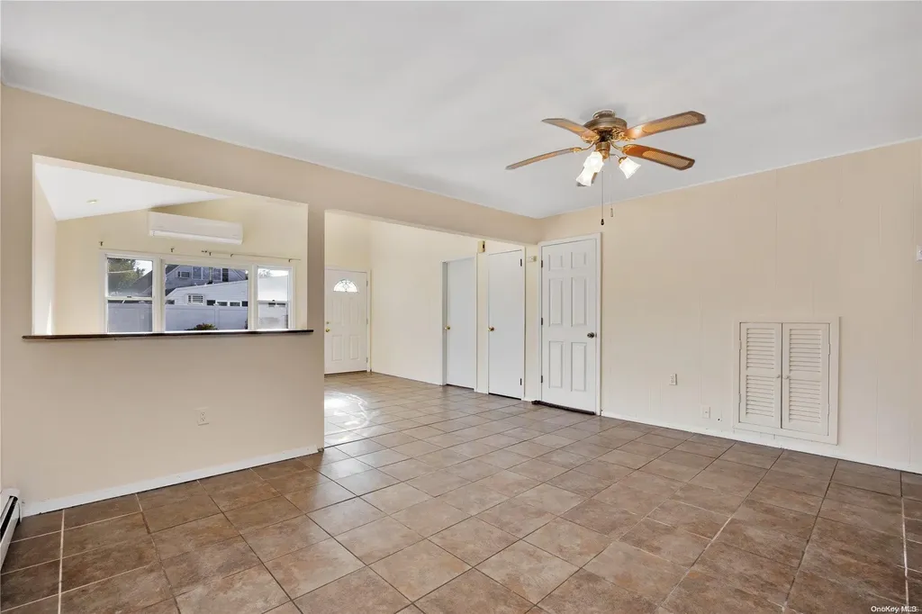 72 Horn Lane Levittown NY 11756