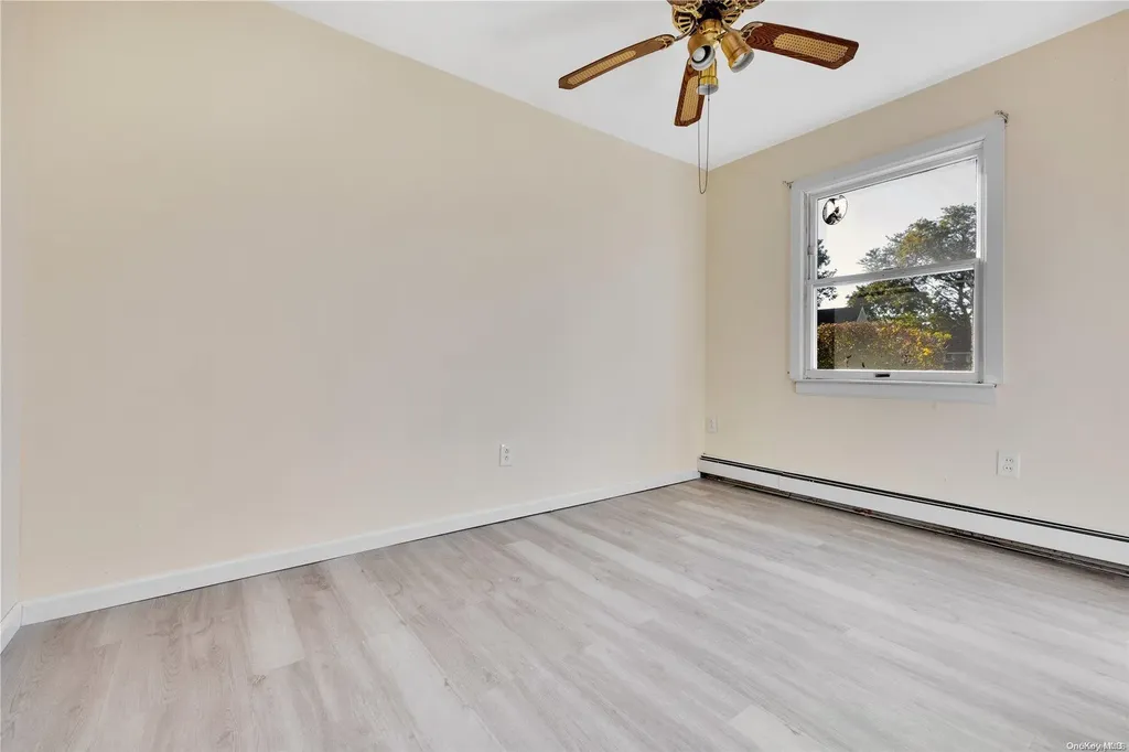 72 Horn Lane Levittown NY 11756