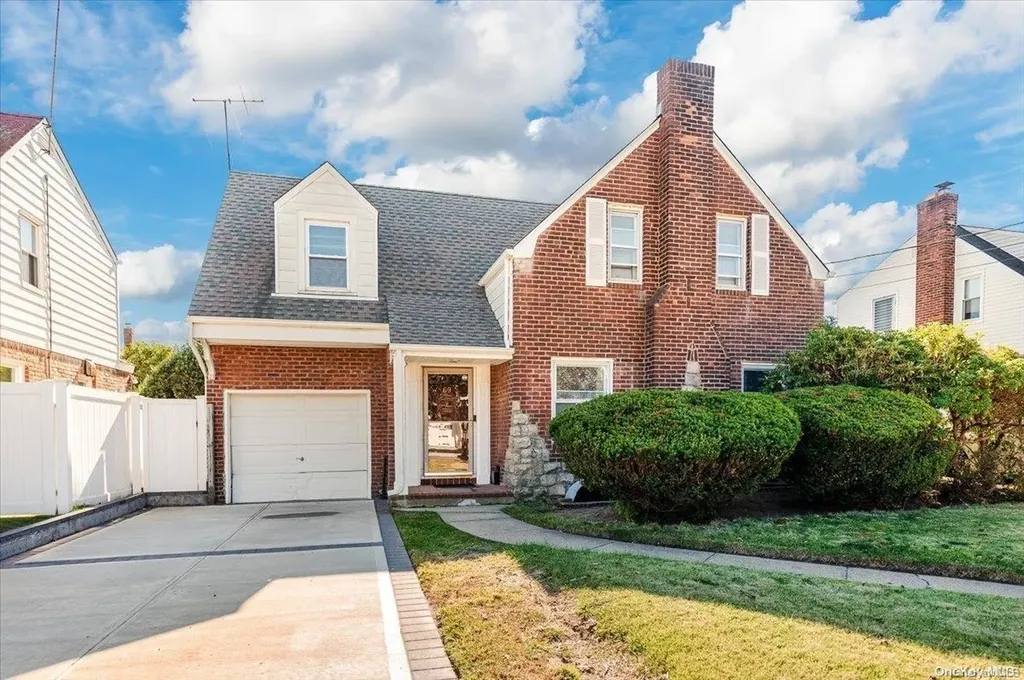 69 Claurome Place Freeport NY 11520