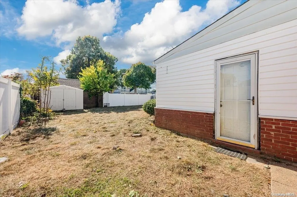 69 Claurome Place Freeport NY 11520