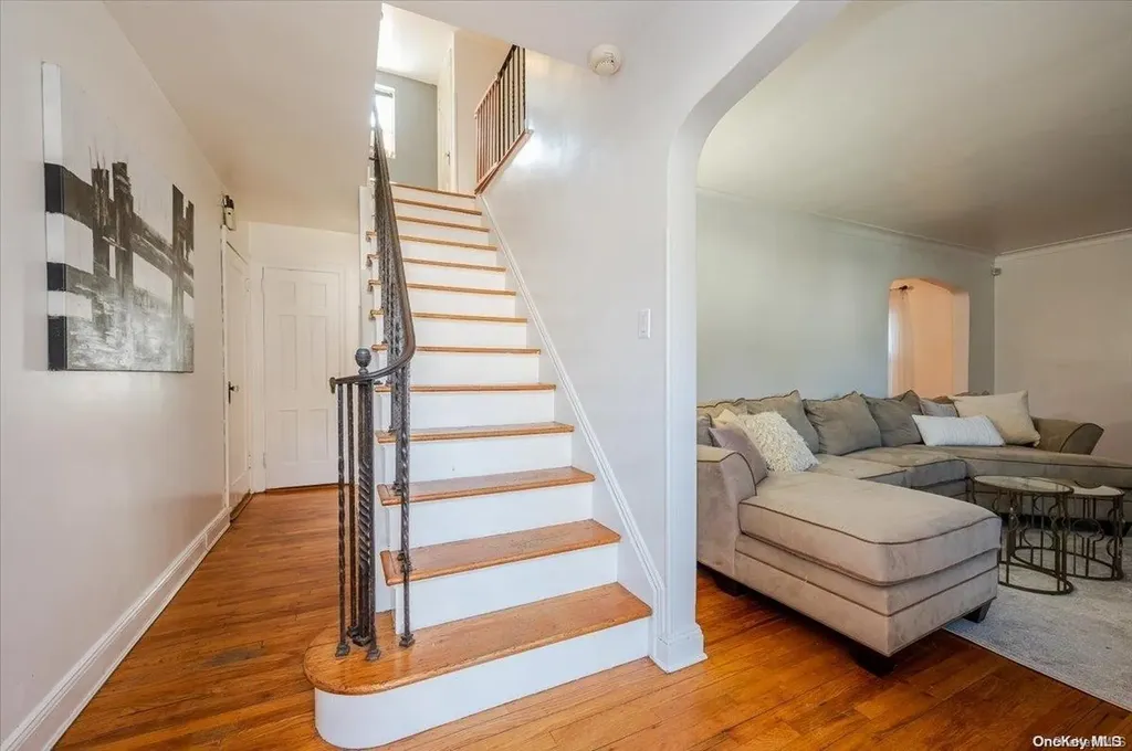 69 Claurome Place Freeport NY 11520