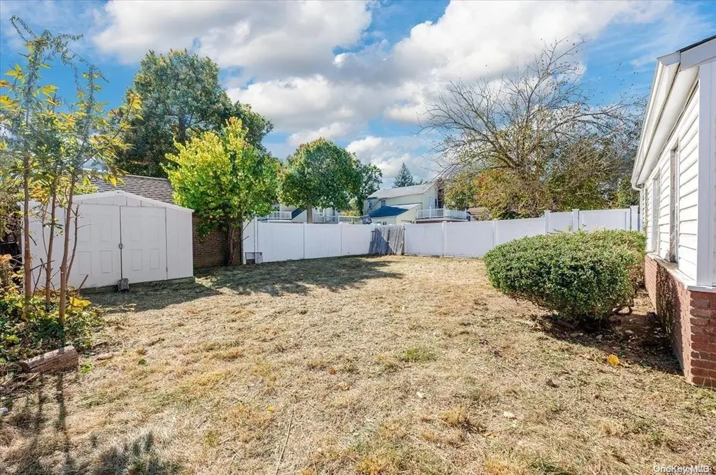 69 Claurome Place Freeport NY 11520