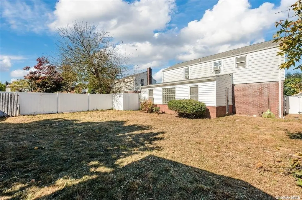 69 Claurome Place Freeport NY 11520