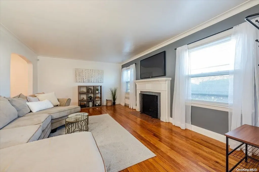 69 Claurome Place Freeport NY 11520