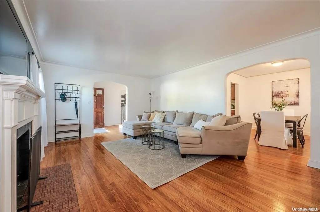 69 Claurome Place Freeport NY 11520