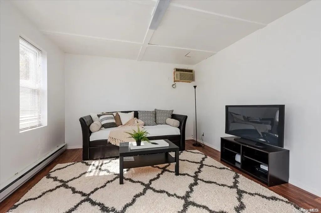 69 Claurome Place Freeport NY 11520