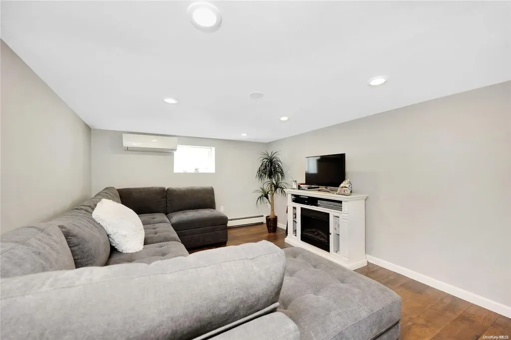 387 Montgomery Avenue Oceanside NY 11572