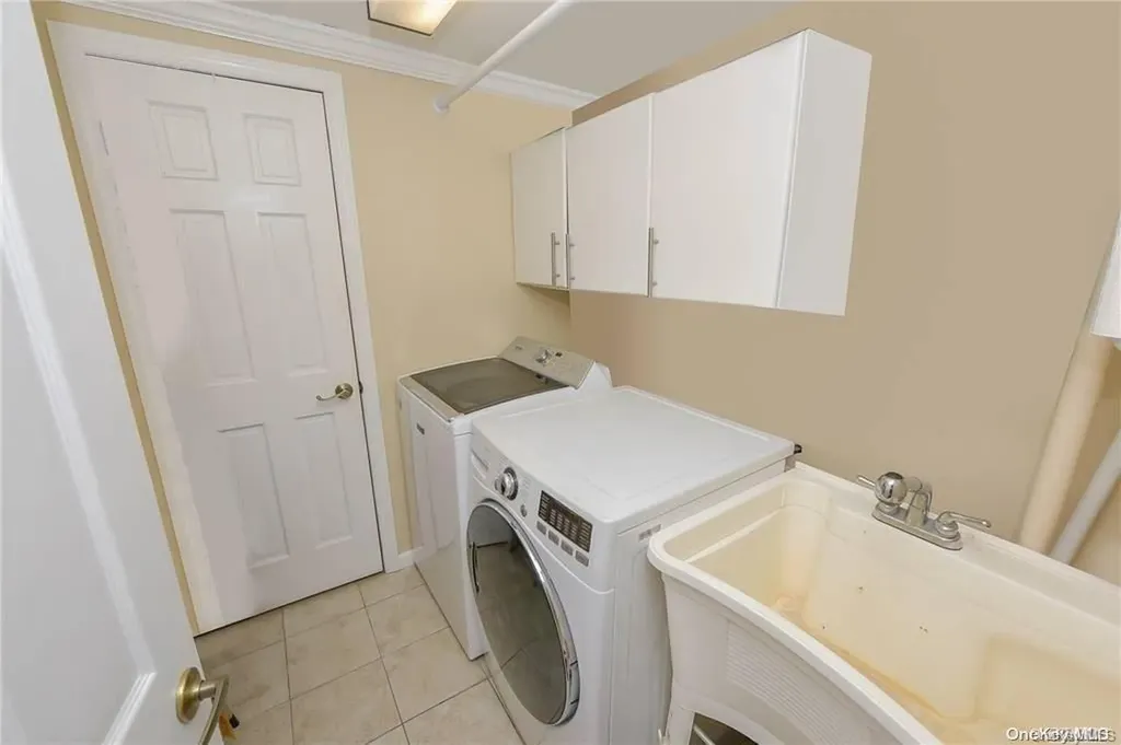 387 Montgomery Avenue Oceanside NY 11572