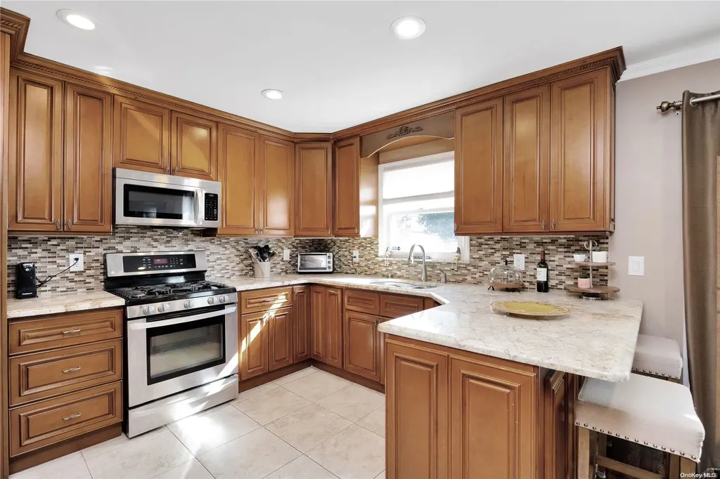 387 Montgomery Avenue Oceanside NY 11572