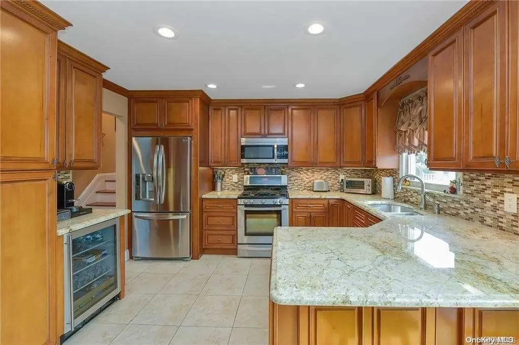 387 Montgomery Avenue Oceanside NY 11572