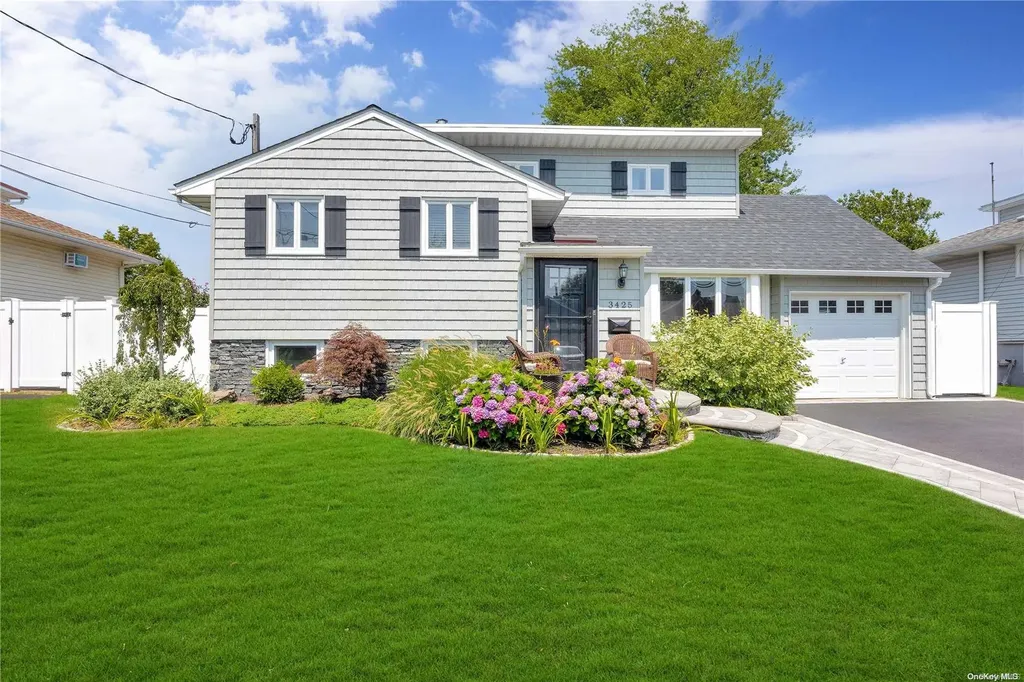 3425 Bayfield Boulevard Oceanside NY 11572