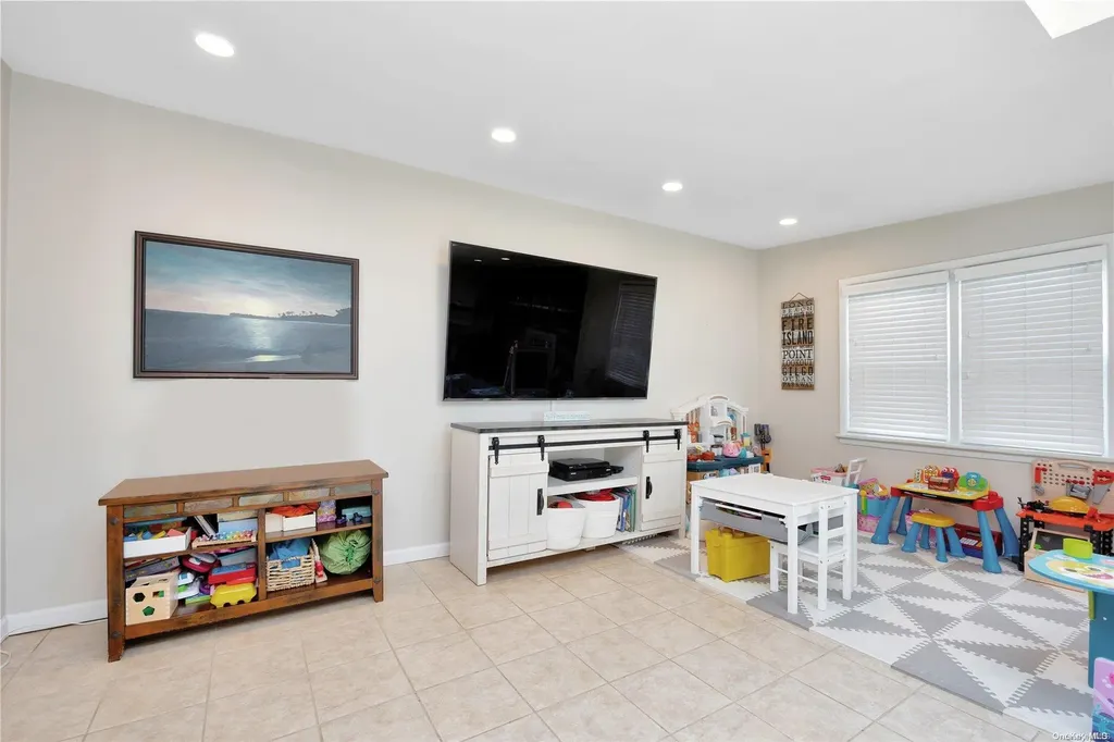 3425 Bayfield Boulevard Oceanside NY 11572