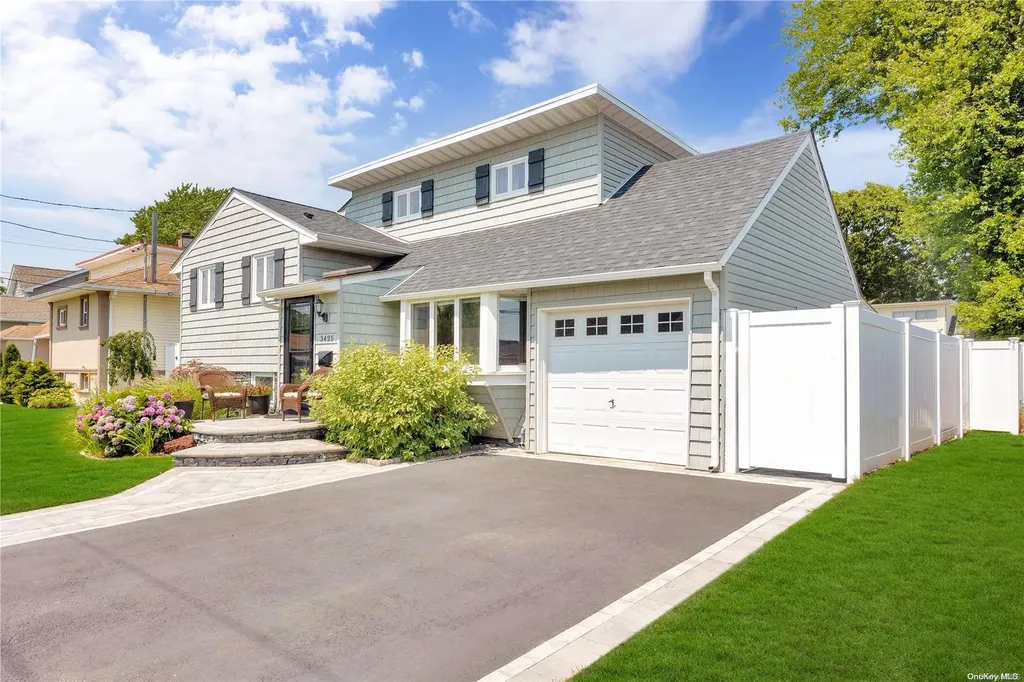 3425 Bayfield Boulevard Oceanside NY 11572