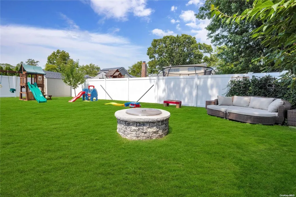 3425 Bayfield Boulevard Oceanside NY 11572