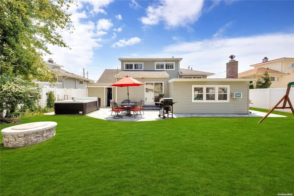 3425 Bayfield Boulevard Oceanside NY 11572