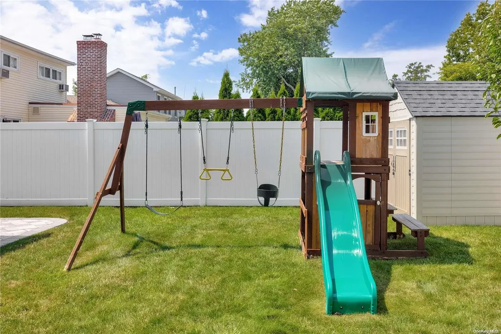 3425 Bayfield Boulevard Oceanside NY 11572