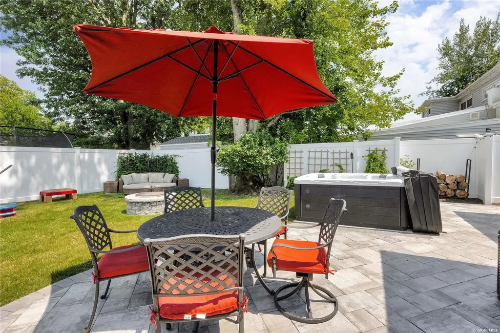 3425 Bayfield Boulevard Oceanside NY 11572
