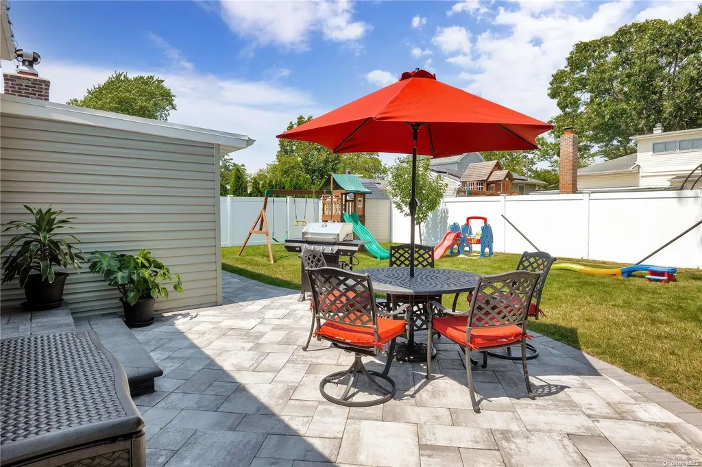 3425 Bayfield Boulevard Oceanside NY 11572
