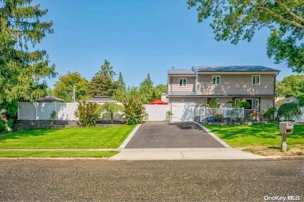 8 Glacier Drive Smithtown NY 11787