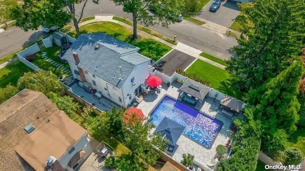 8 Glacier Drive Smithtown NY 11787