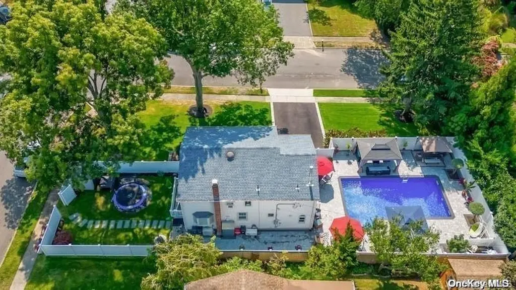 8 Glacier Drive Smithtown NY 11787