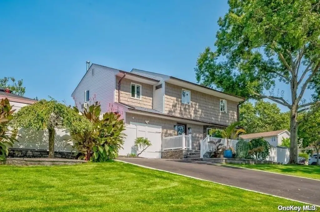 8 Glacier Drive Smithtown NY 11787