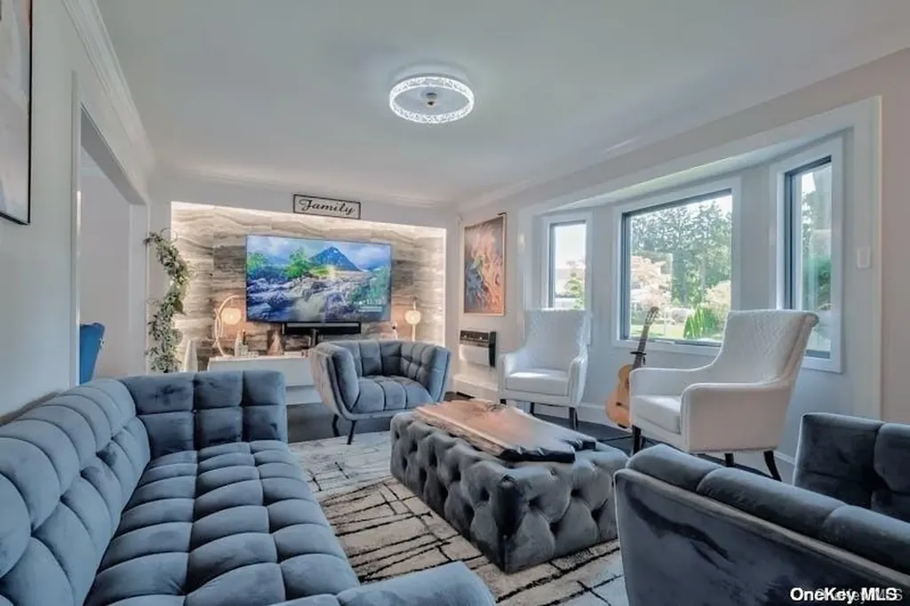 8 Glacier Drive Smithtown NY 11787