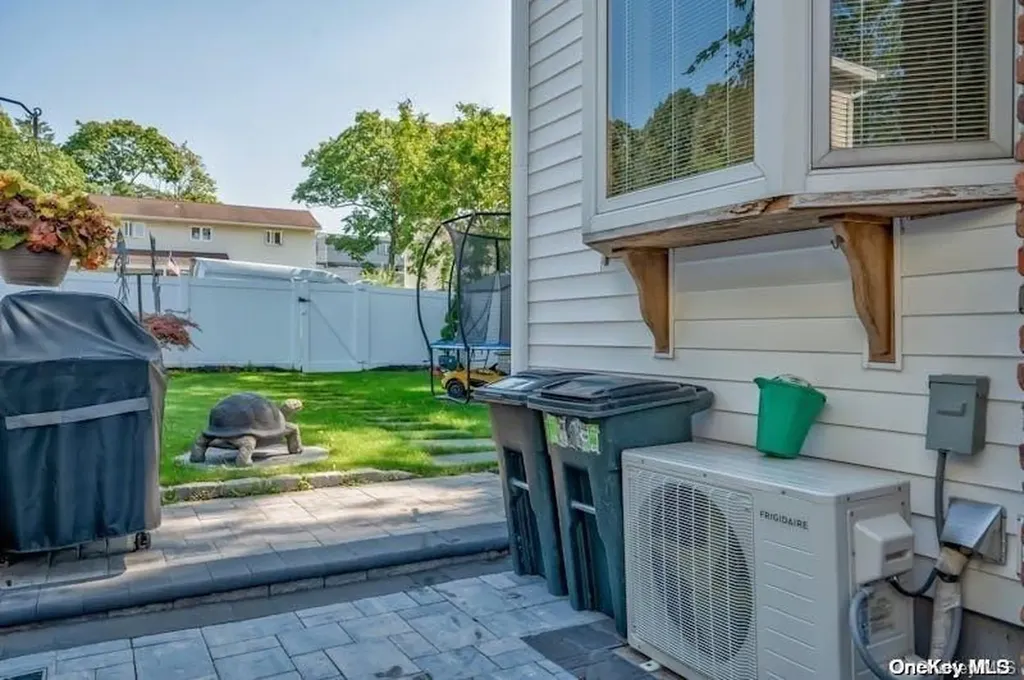 8 Glacier Drive Smithtown NY 11787